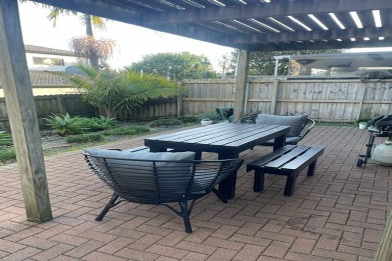 Photo of property in 29 Spalding Rise, Golflands, Auckland, 2013