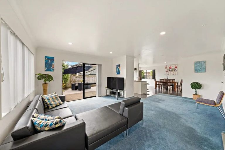 Photo of property in 14 Watervista Place, Mangere Bridge, Auckland, 2022