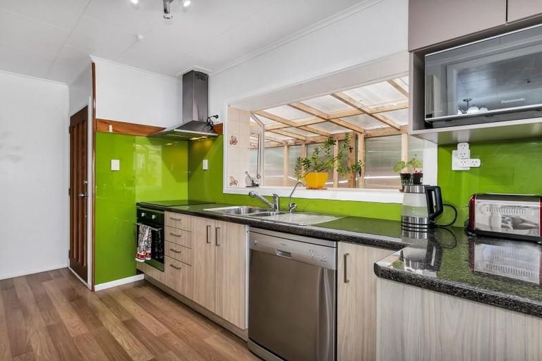 Photo of property in 51 Christmas Road, Manurewa, Auckland, 2102