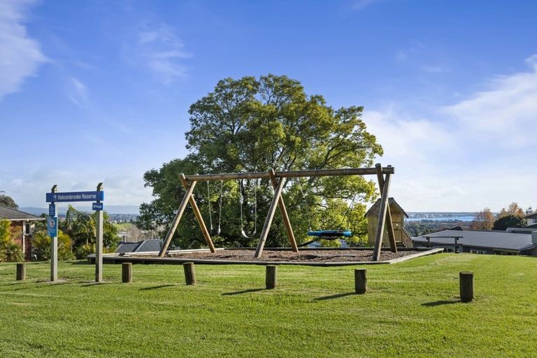 Photo of property in 17 Holcombrooke Lane, Welcome Bay, Tauranga, 3175