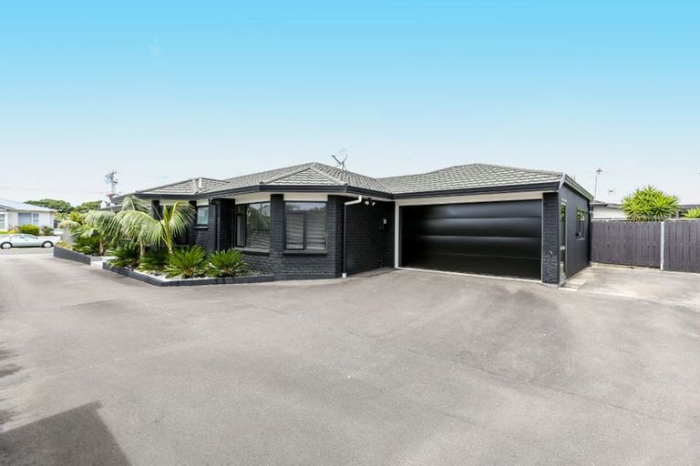 Photo of property in 24 Sackville Street, Fitzroy, New Plymouth, 4312