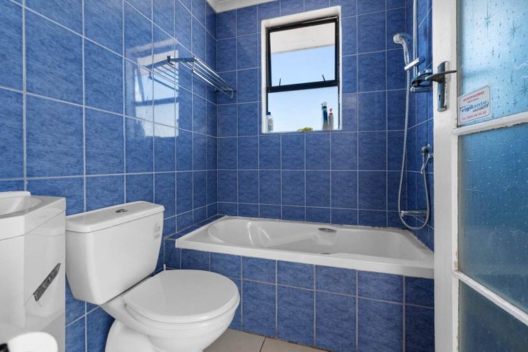 Photo of property in 12 Ussher Place, Pakuranga Heights, Auckland, 2010