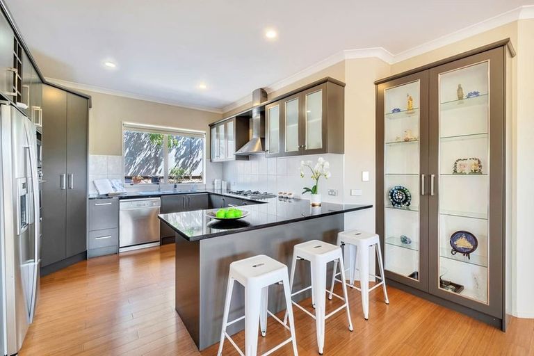 Photo of property in 60 Medallion Drive, Oteha, Auckland, 0632