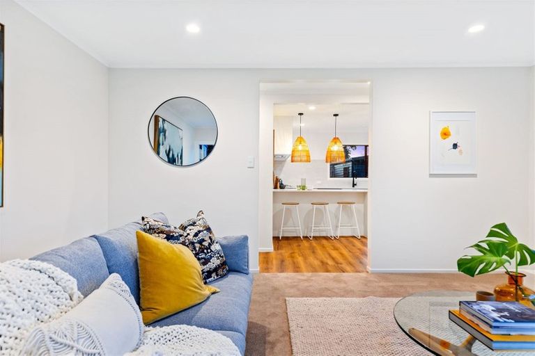 Photo of property in 11 Ranui Station Road, Ranui, Auckland, 0612