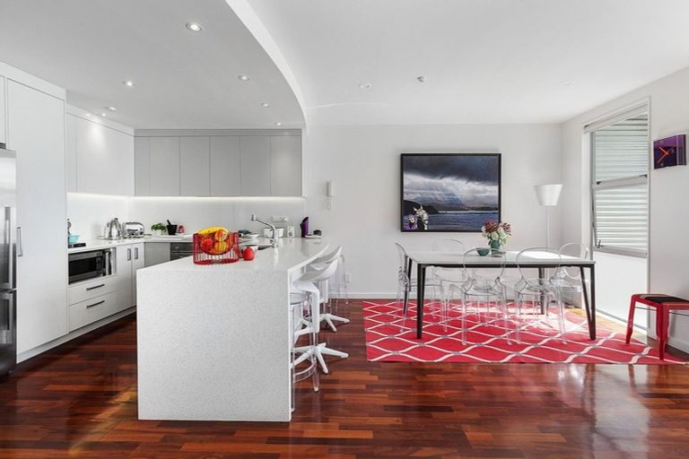 Photo of property in 2/363 Karaka Bay Road, Karaka Bays, Wellington, 6022