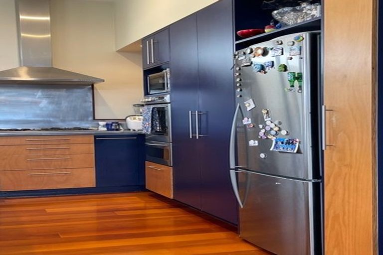 Photo of property in 28 Apu Crescent, Lyall Bay, Wellington, 6022