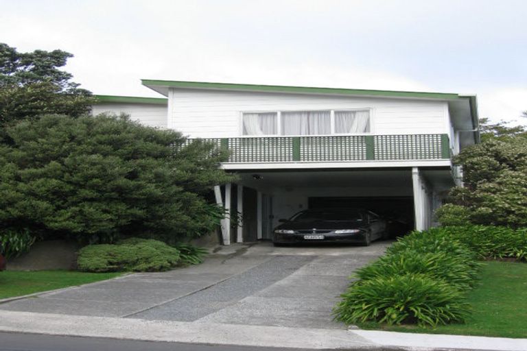 Photo of property in 62 Horokiwi Road West, Newlands, Wellington, 6037