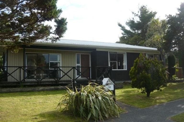 Photo of property in 33 Larchmont Grove, Totara Park, Upper Hutt, 5018