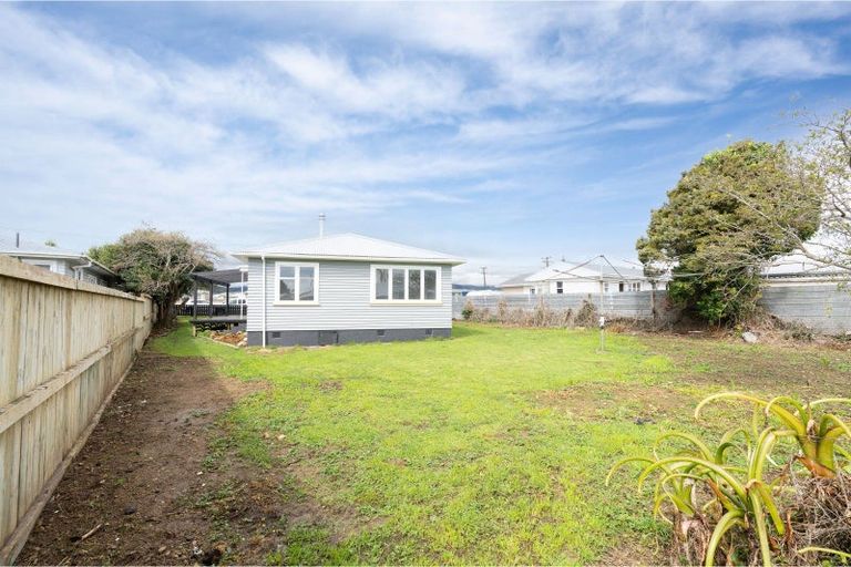 Photo of property in 17 Bartholomew Road, Levin, 5510