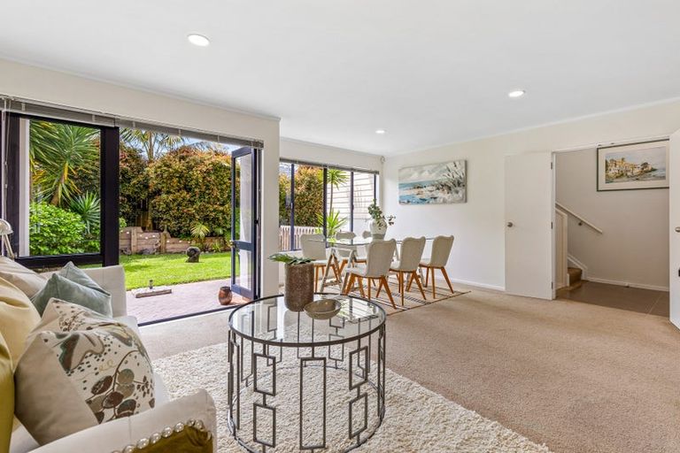 Photo of property in 2/10 Kells Place, Botany Downs, Auckland, 2010