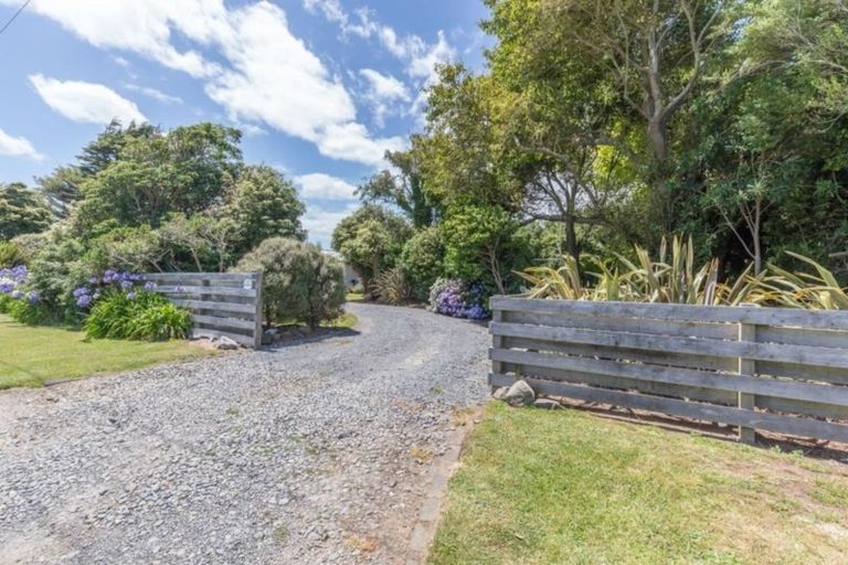 Photo of property in 432 Kawiu Road, Levin, 5510