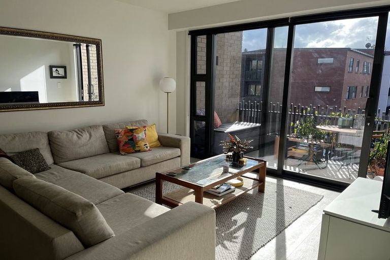 Photo of property in 202/2b Matatiki Street, Northcote, Auckland, 0627