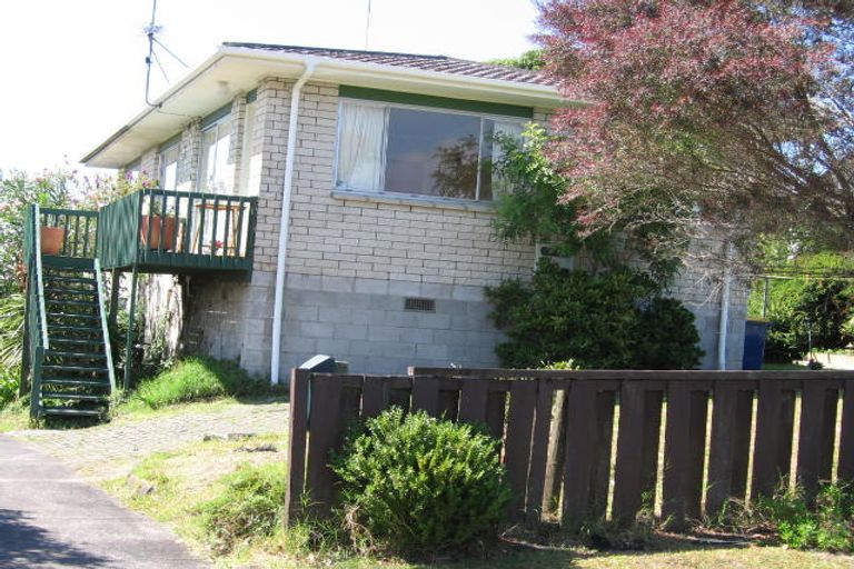 Photo of property in 2/7 Lingham Crescent, Torbay, Auckland, 0630