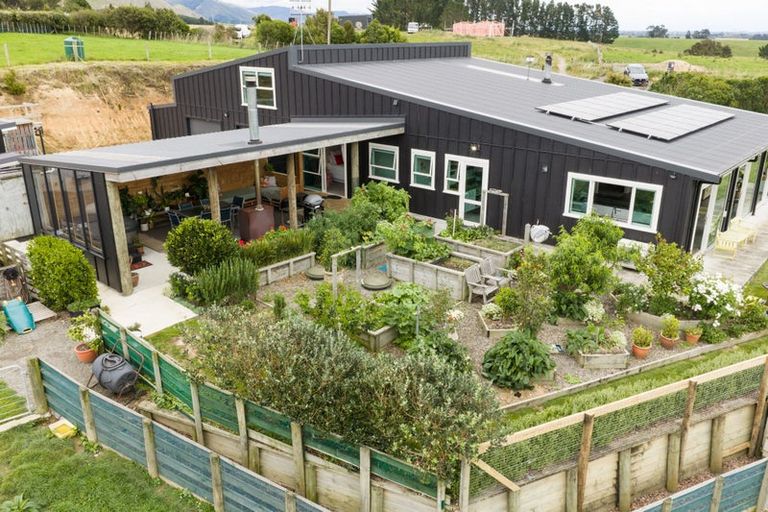 Photo of property in 165 Albert Road, Tokomaru, Palmerston North, 4474