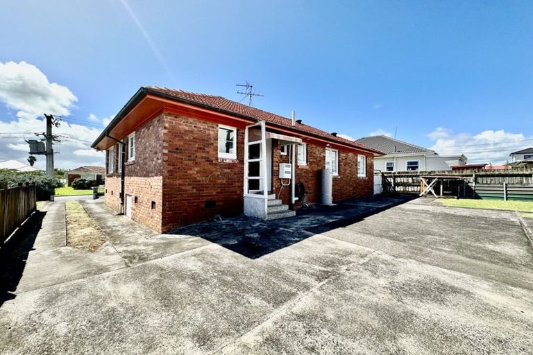 Photo of property in 15 Seddon Avenue, Papatoetoe, Auckland, 2104