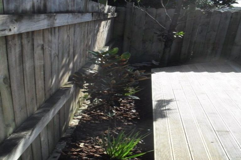 Photo of property in 2a Exmouth Road, Northcote, Auckland, 0627