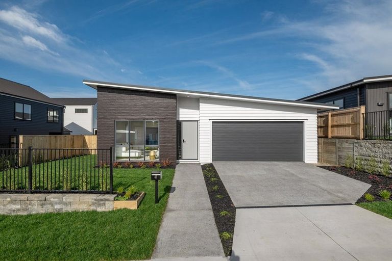 Photo of property in 41 Taikura Avenue, Red Beach, 0932