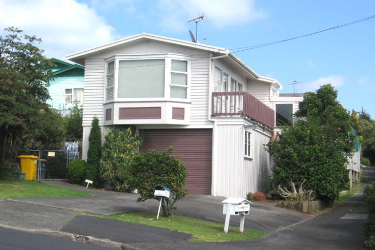 Photo of property in 2/10 Mahara Avenue, Birkenhead, Auckland, 0626