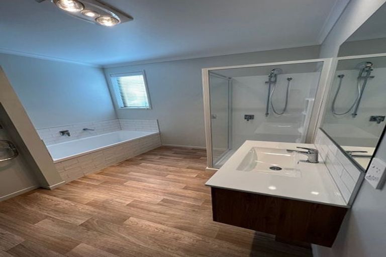 Photo of property in 12 Wrybill Way, Welcome Bay, Tauranga, 3112