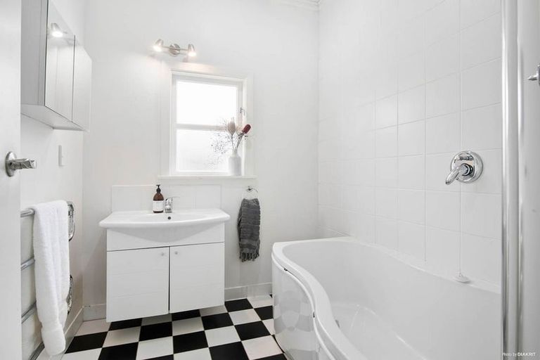 Photo of property in 1/91 Nile Road, Milford, Auckland, 0620