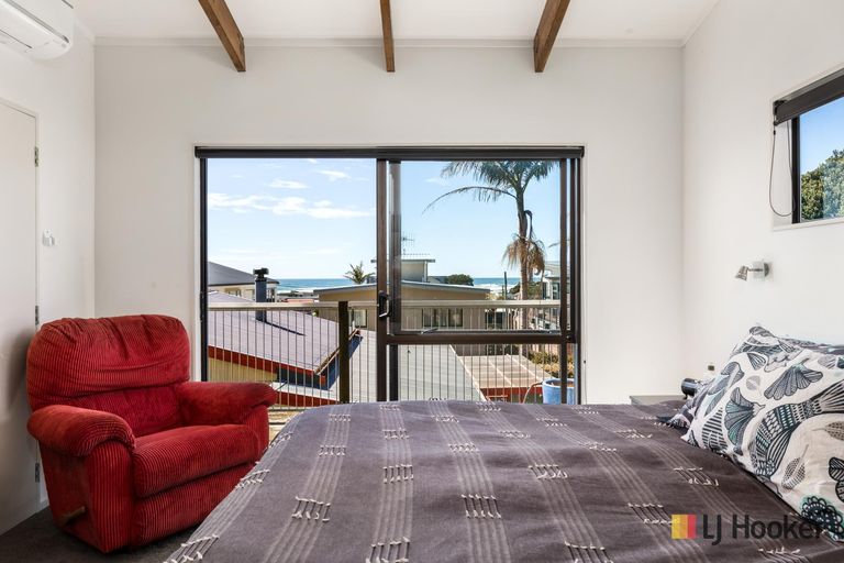 Photo of property in 28 Ocean View Road, Waihi Beach, 3611
