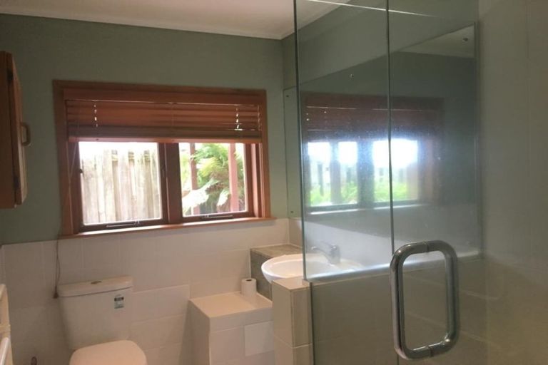 Photo of property in 106a Stanley Point Road, Stanley Point, Auckland, 0624