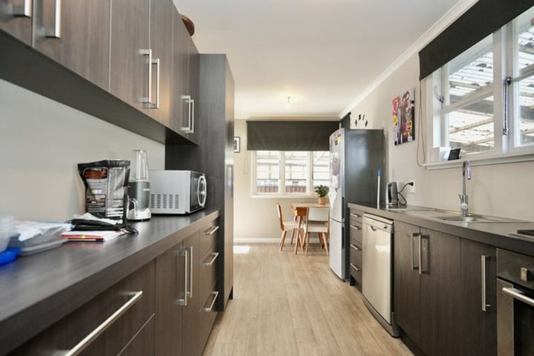 Photo of property in 8 Bristol Crescent, Roslyn, Palmerston North, 4414