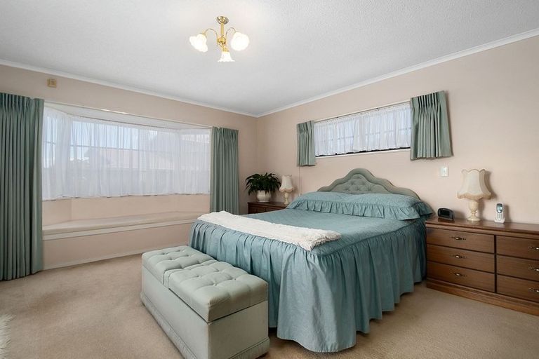 Photo of property in 33 Renoir Street, West Harbour, Auckland, 0618