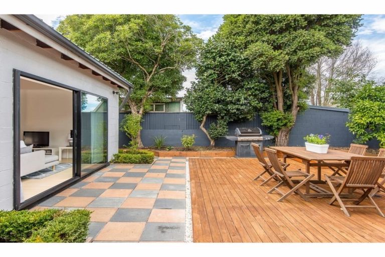 Photo of property in 23 Derrett Place, Saint Martins, Christchurch, 8022