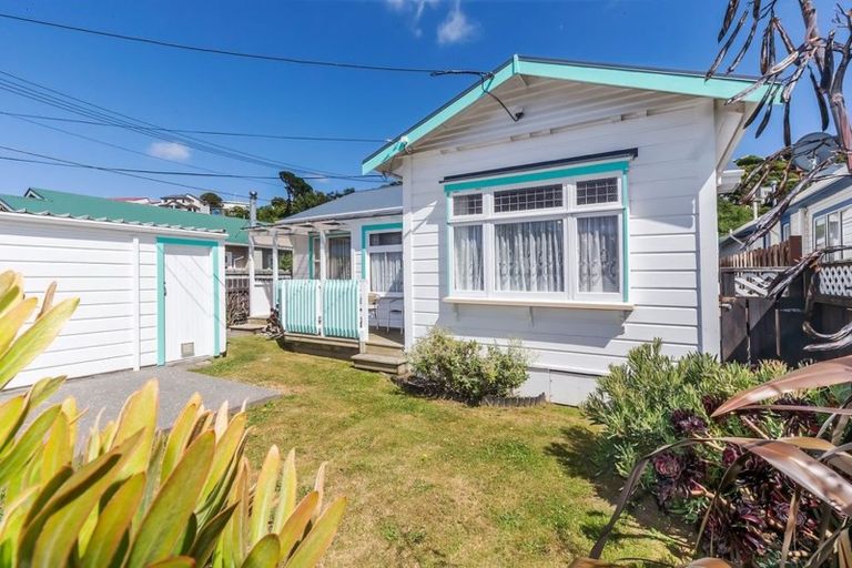 Photo of property in 61 Tauhinu Road, Miramar, Wellington, 6022