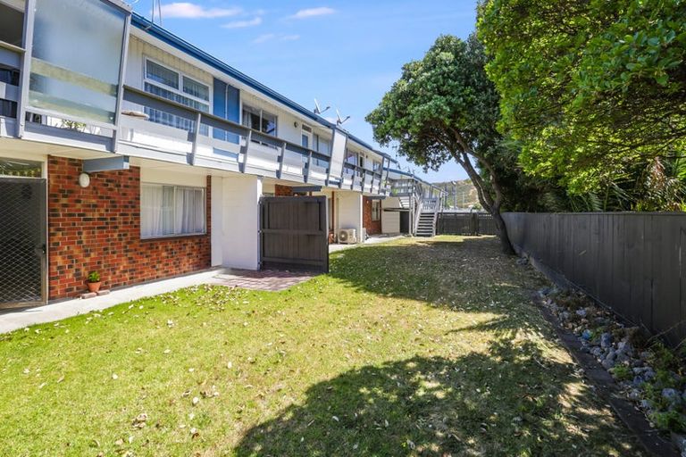 Photo of property in 6/35 Mana Esplanade, Paremata, Porirua, 5026