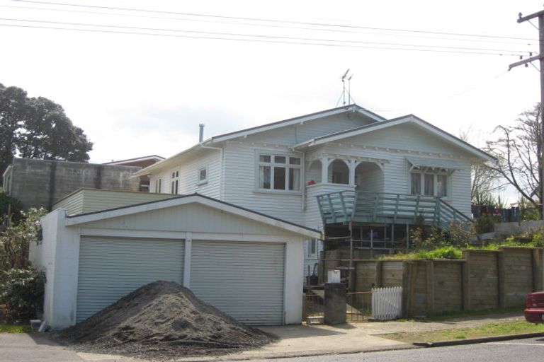 Photo of property in 52 Fulford Street, New Plymouth, 4310