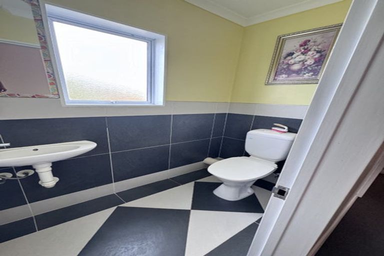 Photo of property in 286 East Coast Road, Forrest Hill, Auckland, 0620