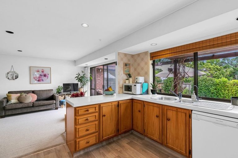 Photo of property in 33 Uppingham Crescent, Hillcrest, Auckland, 0627
