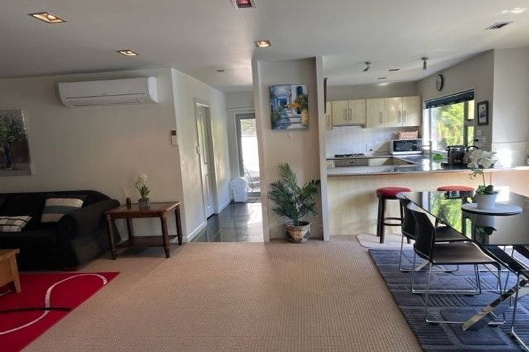 Photo of property in 2/17 Blackbridge Road, Wadestown, Wellington, 6012