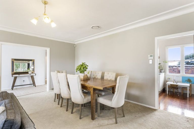 Photo of property in 58 Yeovil Road, Te Atatu Peninsula, Auckland, 0610