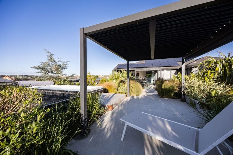 Photo of property in 5 Laguna Place, Matakatia, Whangaparaoa, 0930