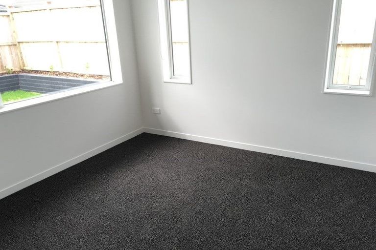 Photo of property in 7 Aporo Drive, Kumeu, 0810