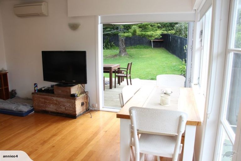 Photo of property in 1/4 Margaret Place, Milford, Auckland, 0620