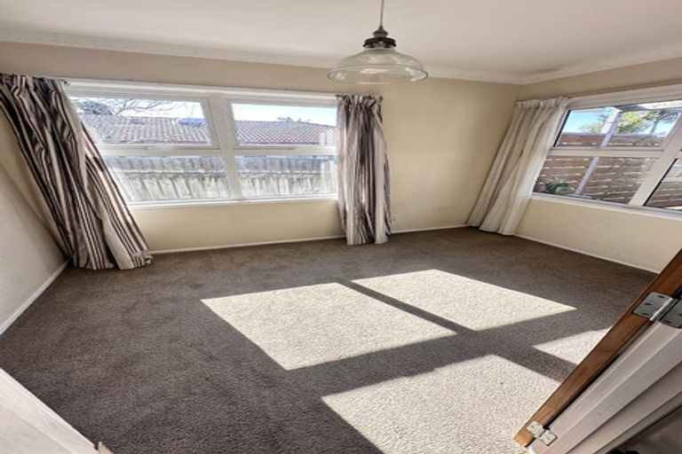 Photo of property in 5 Glenmore Road, Sunnyhills, Auckland, 2010