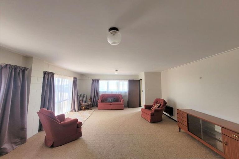 Photo of property in 10b South Road, Moturoa, New Plymouth, 4310
