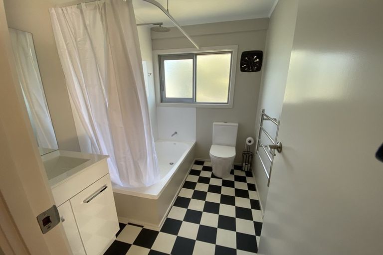 Photo of property in 1/38 Lynden Avenue, Hillcrest, Auckland, 0627