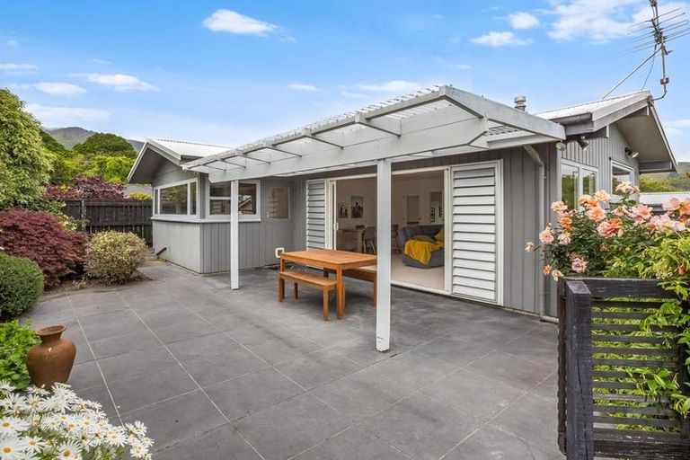 Photo of property in 15 Tawa Street, Waikanae, 5036