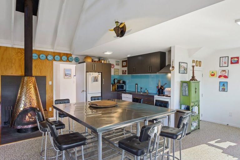 Photo of property in 6 James Street, Waikawa Beach, Levin, 5573