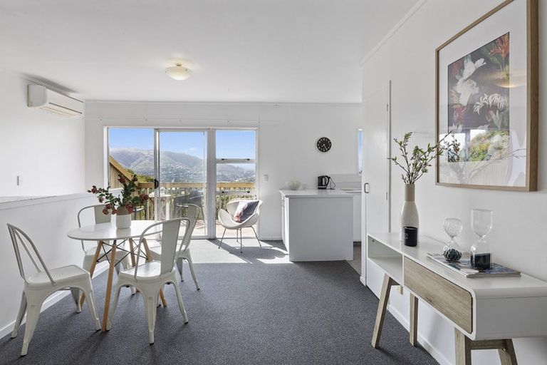 Photo of property in 3a Oldham Way, Crofton Downs, Wellington, 6035