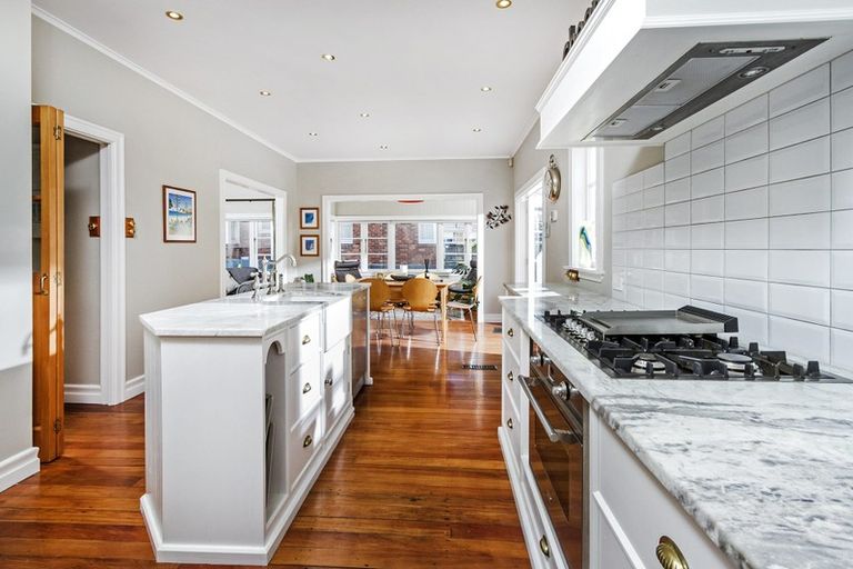 Photo of property in 209 Hurstmere Road, Takapuna, Auckland, 0622