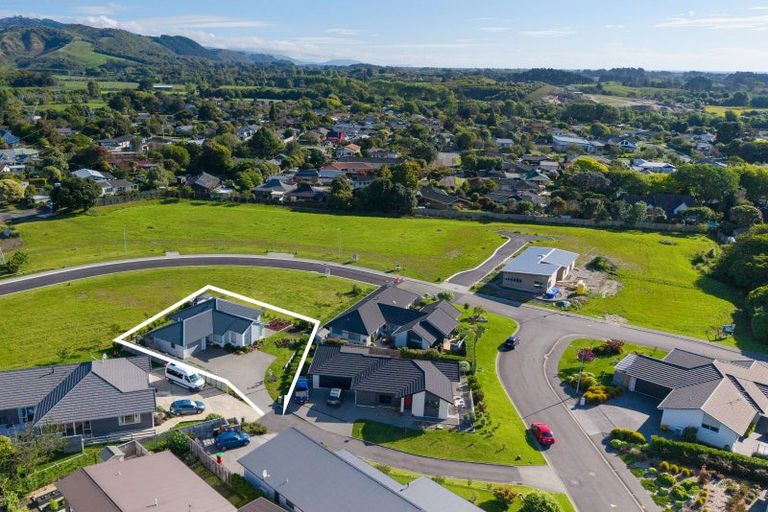 Photo of property in 6 Albizia Grove, Waikanae, 5036