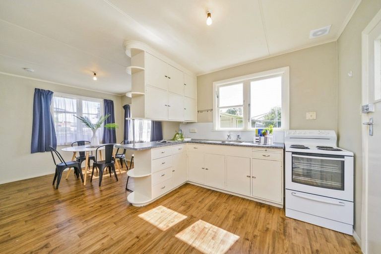 Photo of property in 27 Duff Crescent, Highbury, Palmerston North, 4412