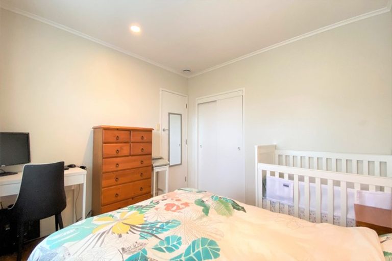 Photo of property in 2/14 Shakespeare Road, Milford, Auckland, 0620