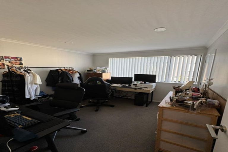 Photo of property in 30 Wharara Lane, Massey, Auckland, 0614